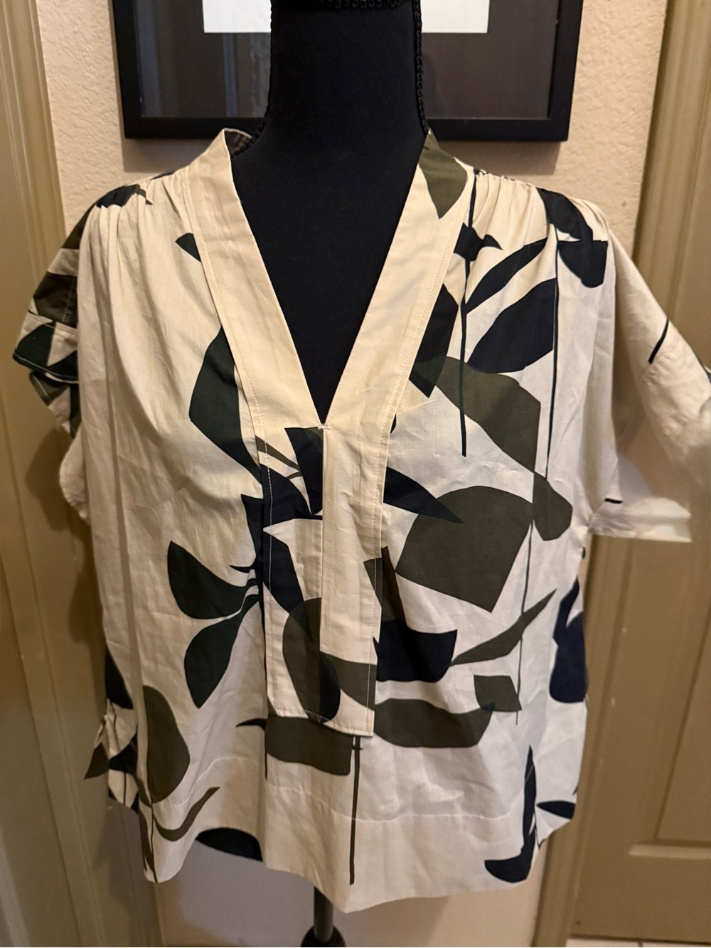 Soeur Madagascar Women’s Short Sleeve V-Neck Printed Blouse in Cream and Olive